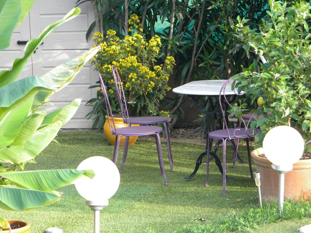 Chez Patrick Roujan Bed & Breakfast エクステリア 写真