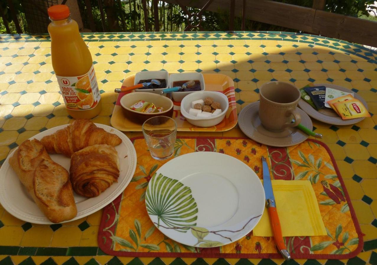 Chez Patrick Roujan Bed & Breakfast エクステリア 写真